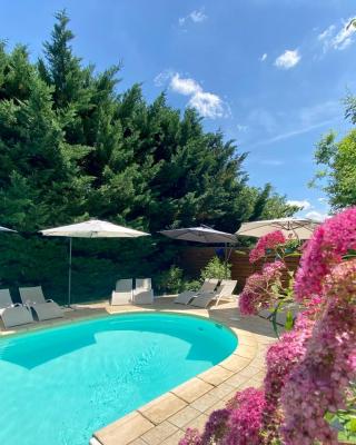 Ô Clair de Lune Chambres d'hôtes climatisées à Sarlat - parking privé - piscine chauffée - espace bien-être Jacuzzi et massages