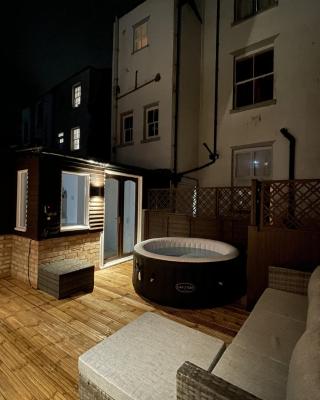 Coastal Comfort, Hot Tub Lodge