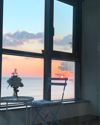 Ocean & sunrise View-10 seconds of beach walk - Three bedrooms