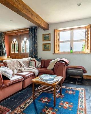 HIGH TREES BYRE - Two bed Cottage with Log Burner & Incredible Views