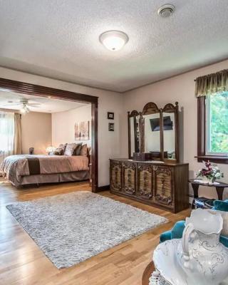 Private Bedroom and Bathroom in Dartmouth