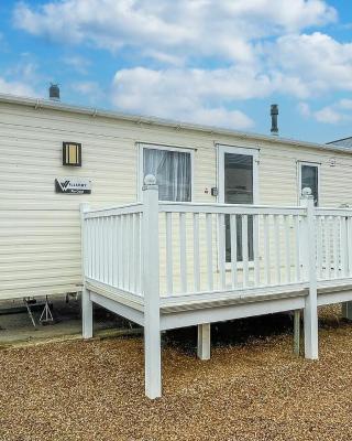 Great Caravan For Hire By The Beach In Norfolk, By Hunstanton Beach Ref 13005l