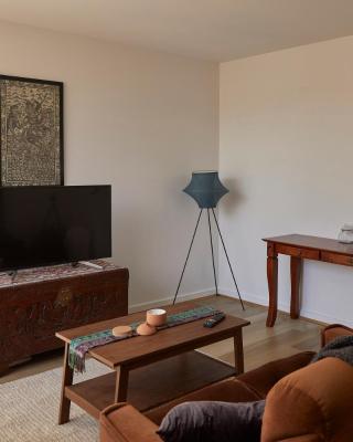 Comfortable, Quiet & Convenient - South Yarra Apartment