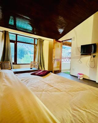 Hotel Sliver Inn - Affordable Luxury Stay Near Mall Road