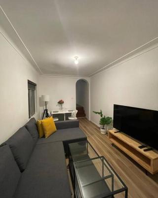 Close to city 2 Bedroom House Surry Hills
