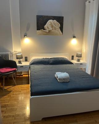 Cozy flat in Hilton, central Athens, 3' metro, VFM!