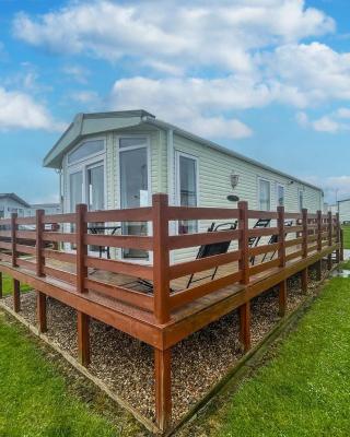 Lovely 6 Berth Caravan With Decking, Wifi And Onsite Beach Access Ref 68004cl