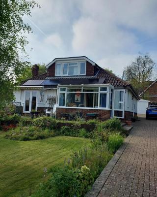 Double room with ensuite shower room in quiet, private house
