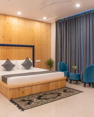 The Cloudberry Kasauli I Couple Friendly I Pvt Balcony I Open Air Terrace I Serviced Villa I Bonfire I Kasauli By Exotic Stays