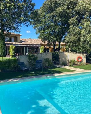 Logis Hôtel La Bastide De Grignan & Restaurant "La Chênaie"