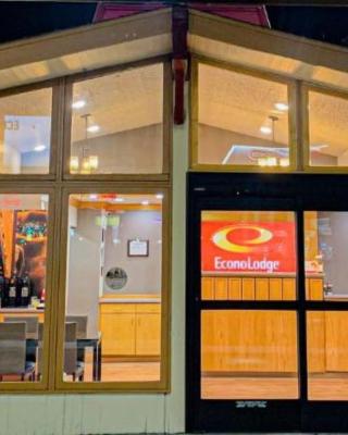 Econo Lodge Inn & Suites