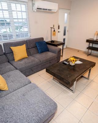 Luxury Retreat with Private Jacuzzi and Mountain Views FREE Parking