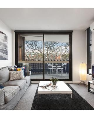 Modern 2 bed apartment in trendy Collingwood