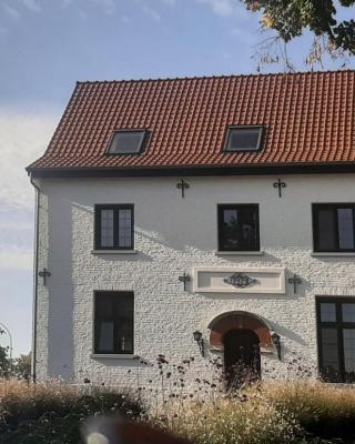 B&B Eikenlaan 12