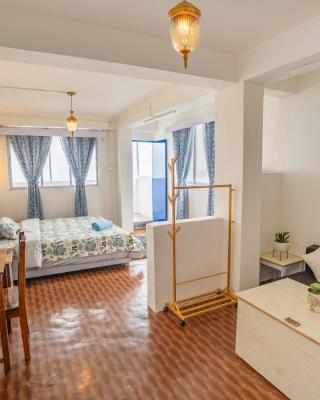 Monratino The snow roost- 10 mins walking distance from mall road- Attached balcony with Kanchenjunga Mountain View-Kitchen available