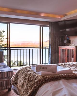 Kosmos Lodge