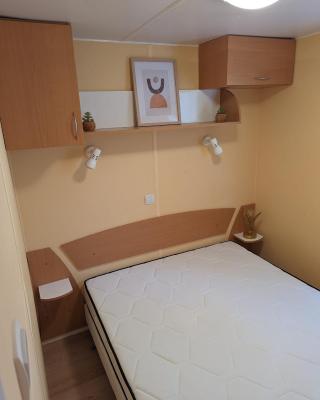 Mobilhome tout confort dans domaine boisé