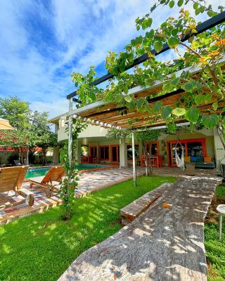 Royal Palm Retreat