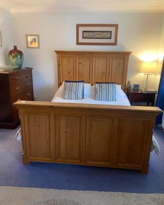 Beautiful private room with Kingsize bed and large private en-suite