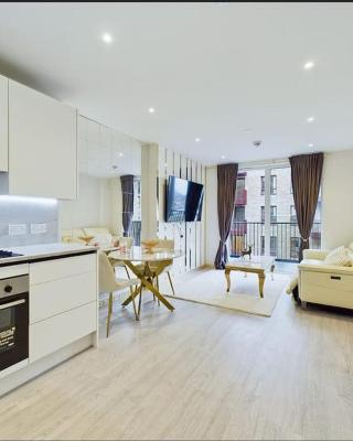 Luxury & Bright Apartment-Near Tube & Shops -Gym Access