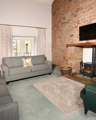 Poppythorn Cottage at Lovelady Shield with Hot Tub