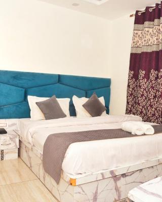 Hotel Elegance, Katra