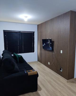 Apartamento mobiliado com ar condicionado em um quarto