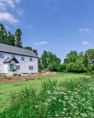 Luxury Riverside Escape in North Devon! Stunning Views