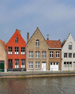 Room with carparking, bicycles and small breakfast