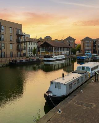 Unique Narrowboat in Town Centre Chelmsford Essex