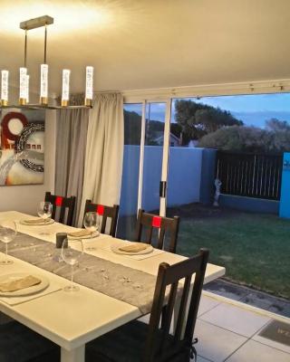 25 On Main Struisbaai