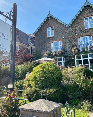 Lee House