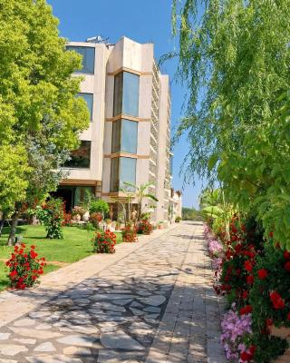 Hotel Different
