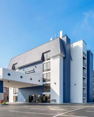 Clarion Inn & Suites near the Leconte Center Pigeon Forge