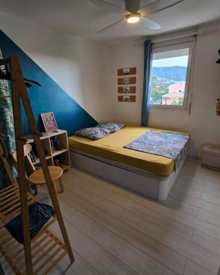 Chambre chez l'habitant cosy et moderne, vue sur montagne