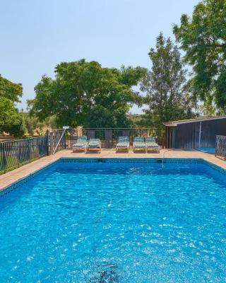 La Cabaña piscina y jardín