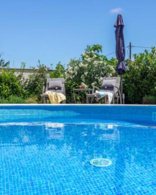 Studio apartment with pool