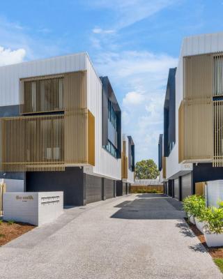 The Smith Luxurious brand new 3 bedroom townhouse by the beach