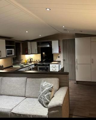 Luxurious 2 Bedroom Caravan
