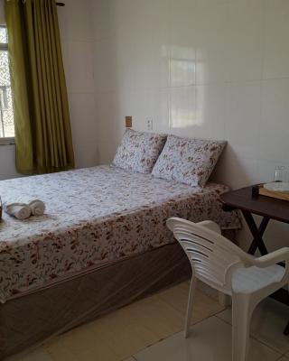 Quarto arejado e aconchegante