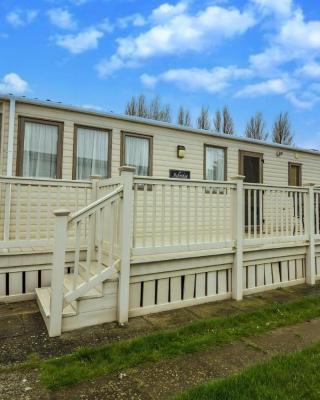 6 Berth Caravan With Decking At Manor Park In Hunstanton Ref 23017H