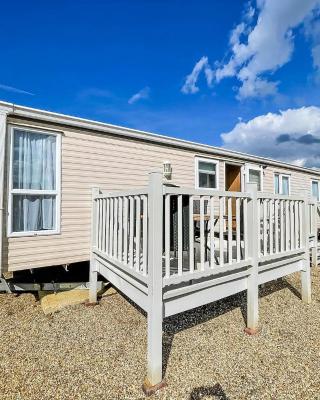 6 Berth Caravan Nearby Hunstanton Beach Front In Norfolk Ref 13019L