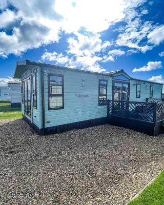 Great 4 Berth Caravan For Hire In Suffolk At North Denes, Ref 40149Nd