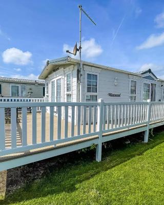 Lovely Caravan With Large Decking At Naze Marine Holiday Park Ref 17306Br