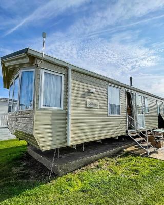 Lovely Caravan By The Beach In Pakefield, Suffolk Ref 68007Cl