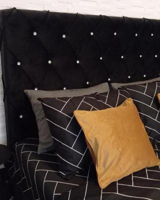 Black Diamond Lux - deluxe riverside apartment