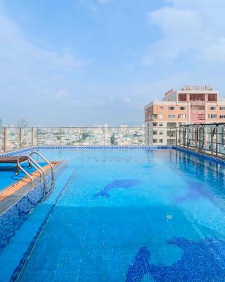 Maxhome Luxury Hotel