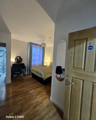 Central Chambers Suites - Suite 5