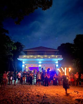 Lovesick Hostel & Bar Mpai Bay