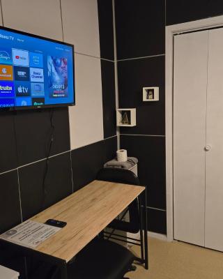 30 Jean St Room 3 Smart Tv